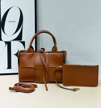 BOTTEGA 
GOOD QUALITY  

WITH BOX
🎁🎁🎁

110 dhs✅

Zain39
♥️♥️♥️