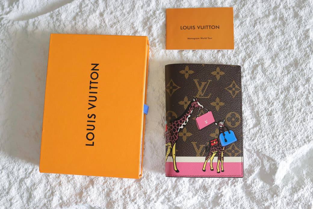 LV Passport Cover 

105 dhs💓 

With Box 
🎁🎁🎁

Master Quality

Zain33
♥️♥️♥️