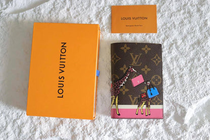LV Passport Cover 

105 dhs💓 

With Box 
🎁🎁🎁

Master Quality

Zain33
♥️♥️♥️