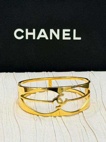 Stainless steel🍁 

Bangle ✨

 Non turnish💕

20 dhs🇦🇪🇦🇪

Zain263
♥️♥️♥️