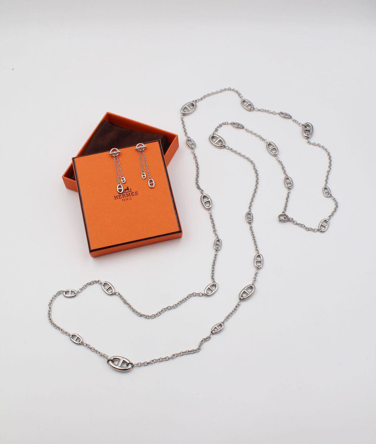 HERMES

* *Long Necklace*
* ⁠Available In Both Size 120cm & 160cm
* ⁠With Earings 

Super Master Quality 

For Price 👇 WhatsApp✅
0568585901 
0507557372
0552275751 Owner Zain 👌

Zain106
♥️♥️♥️