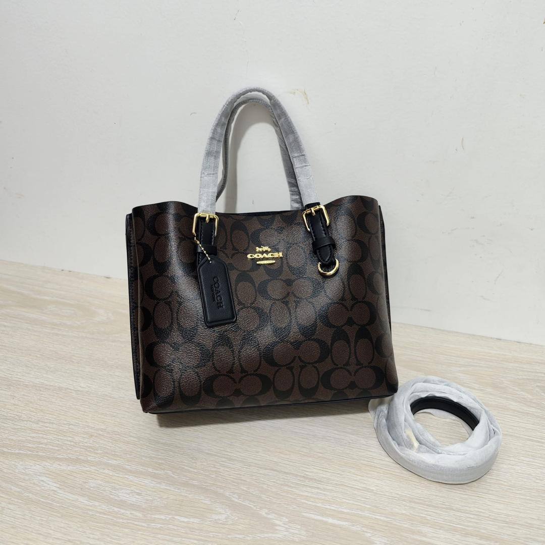 Coach
90 dhs🪙💕 
high quality

Zain26
♥️♥️♥️