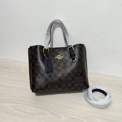 Coach
90 dhs🪙💕 
high quality

Zain26
♥️♥️♥️