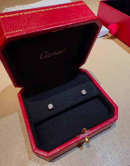 *Cartier ❤️‍🔥*
Necklace 🍁
Earring 💥
Master quality 💯

With normal boxes 🗃️ 
85 dhs 

With master box 📦 
125 dhs 

Zain216
♥️♥️♥️
