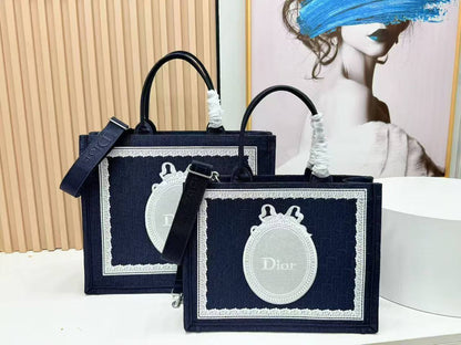 Dior

310 dhs🇦🇪🇦🇪🇦🇪

Zain153
♥️♥️♥️