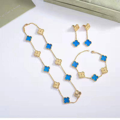 VCA
250 dhs🪙💕 SET 

Necklace Bracelet Earrings WITH Good Box And Paper Bag
🎁🎁🎁

Zain89
♥️♥️♥️