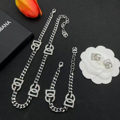D&G SET💥*
Necklace ❣️
Earring ❤️‍🔥
Breslat 🦋
Master quality 💯
With normal boxes 📦 
And paper bag 🛍️
150 dhs🪙💕

Zain216
♥️♥️♥️