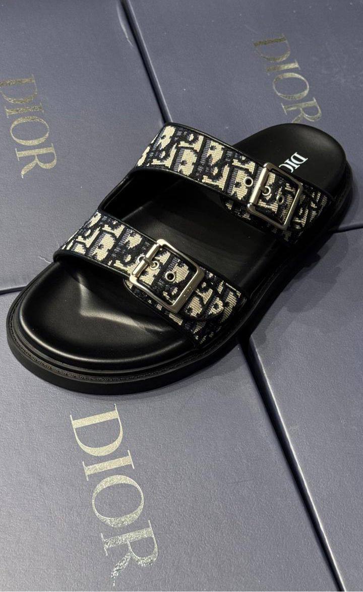 Dior Slipper
Size 40-45⚡️
120 dhs💓

Zain183
♥️♥️♥️