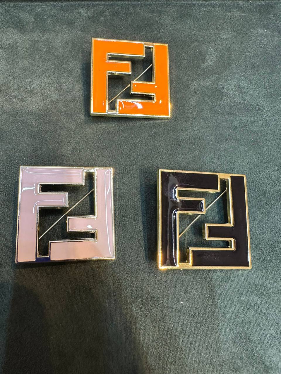 New arrival branded Brooches 

30 dhs🪙🌨️
40 dhs🪙🌨️

pc with branded box and paper bag🎁🎁🎁

Zain243
♥️♥️♥️