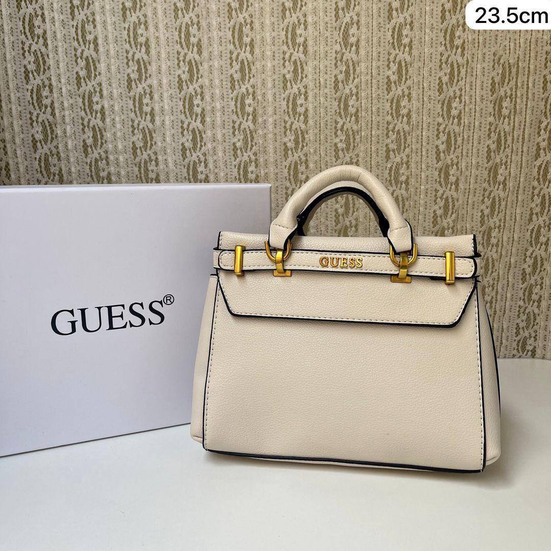 ❤️ Guess Handbag
1️⃣ First Quality ＋🎁
Size : 23 - 21 * 14 * 7 cm
80 dhs✅

with box🎁

Zain115
♥️♥️♥️