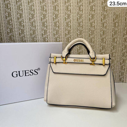 ❤️ Guess Handbag
1️⃣ First Quality ＋🎁
Size : 23 - 21 * 14 * 7 cm
80 dhs✅

with box🎁

Zain115
♥️♥️♥️