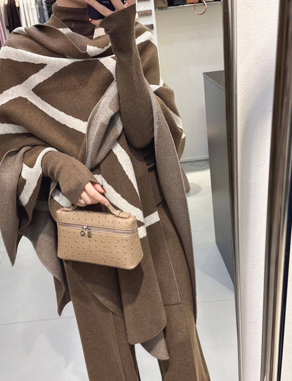 Loro piana

95 dhs🇦🇪🇦🇪

size：19cm

GOOD-quality 
with box

Zain35
♥️♥️♥️