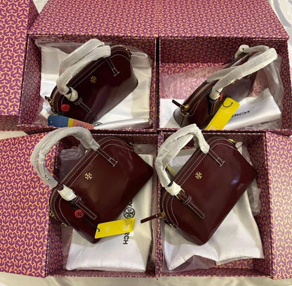 Tory Burch

90 dhs✅

with box
🎁🎁🎁

Zain07
♥️♥️♥️