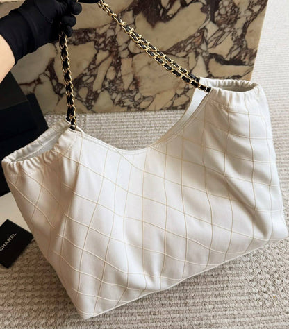 CHANEL NEW CAME BIG SIZE COPY ONE 
210 dhs🇦🇪🇦🇪

Zain295
♥️♥️♥️