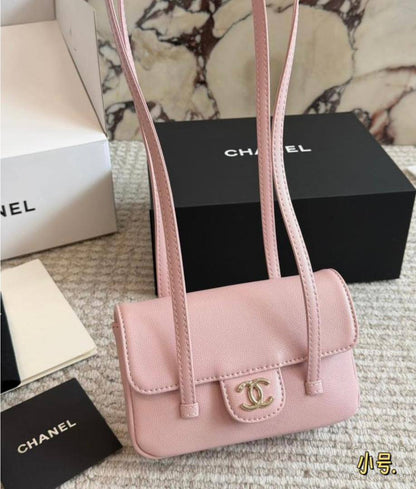Chanel
100 dhs✅

With box
🎁🎁🎁

size 22×7×13cm

Zain42
♥️♥️♥️