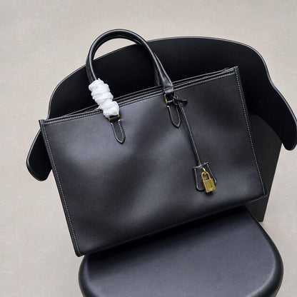 CELINE NEW CAME GOOD QUALITY 
105 dhs🇦🇪🇦🇪

Zain295
♥️♥️♥️