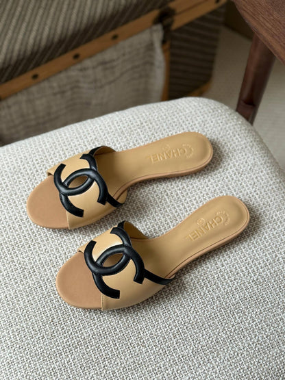CHANEL 
✨ Collection
👠 36–41
💎 Premium Quality
🔥 Super Master
450 dhs✅

Zain198
♥️♥️♥️