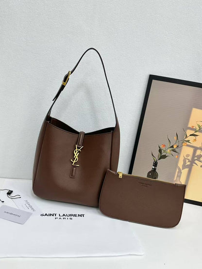YSL

with box
🎁🎁🎁

110 dhs🪙🌨️

Zain143
♥️♥️♥️