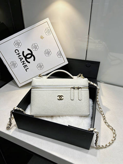 CHANEL 26 A 
 Super leather. 
Bag size :19*12 
240 dhs🇦🇪🇦🇪
with box

Zain38
♥️♥️♥️