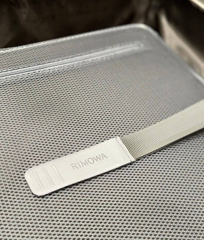 Rimowa
Super Master quality 

Small 790 dhs

Medium 890 dhs

Large 990 dhs 

Zain250
♥️♥️♥️