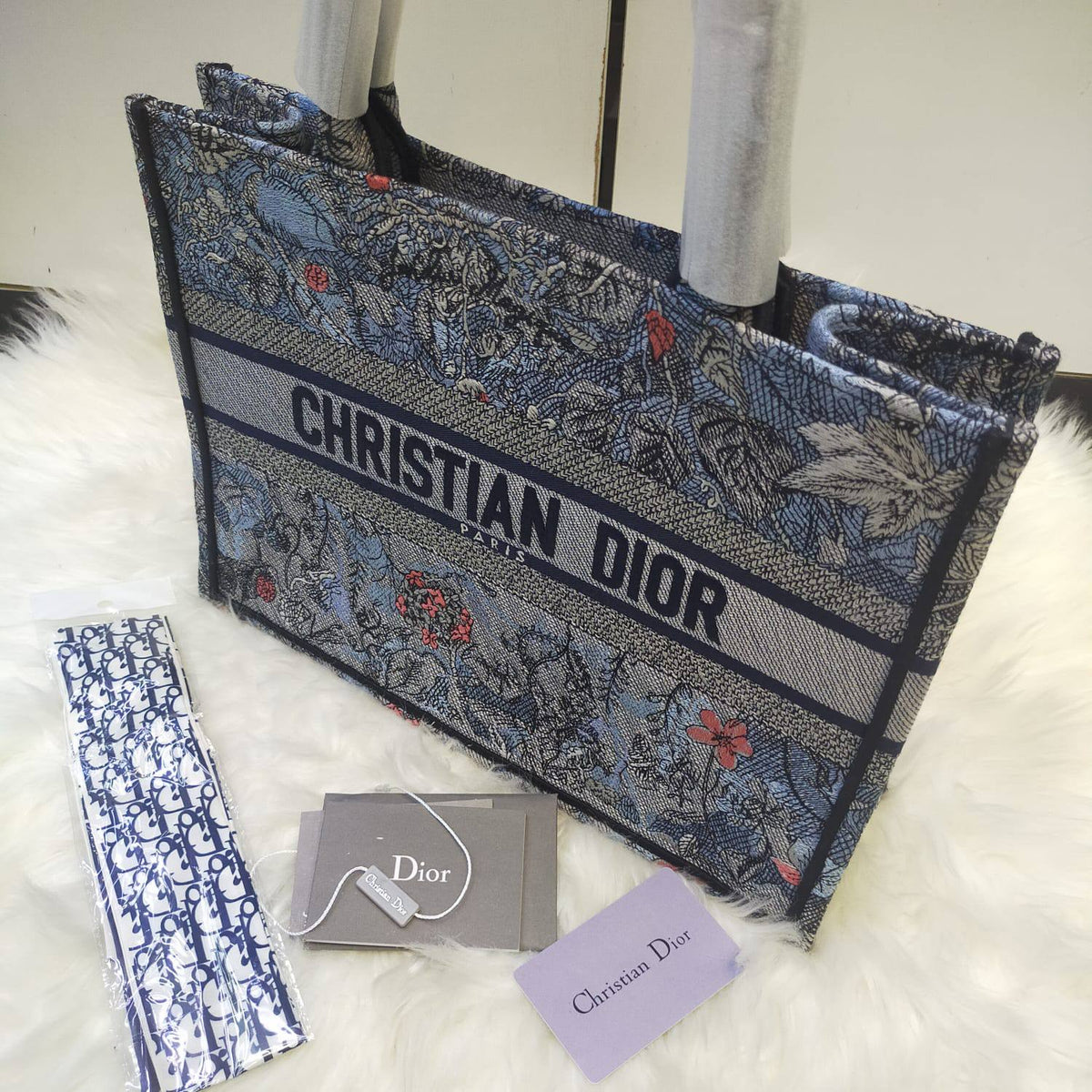 Dior

125 dhs🇦🇪🇦🇪
High quality 

Zain235
♥️♥️♥️