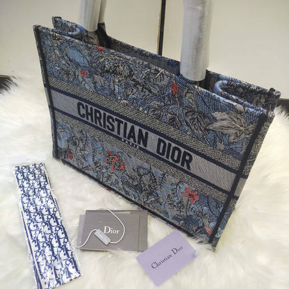 Dior

125 dhs🇦🇪🇦🇪
High quality 

Zain235
♥️♥️♥️