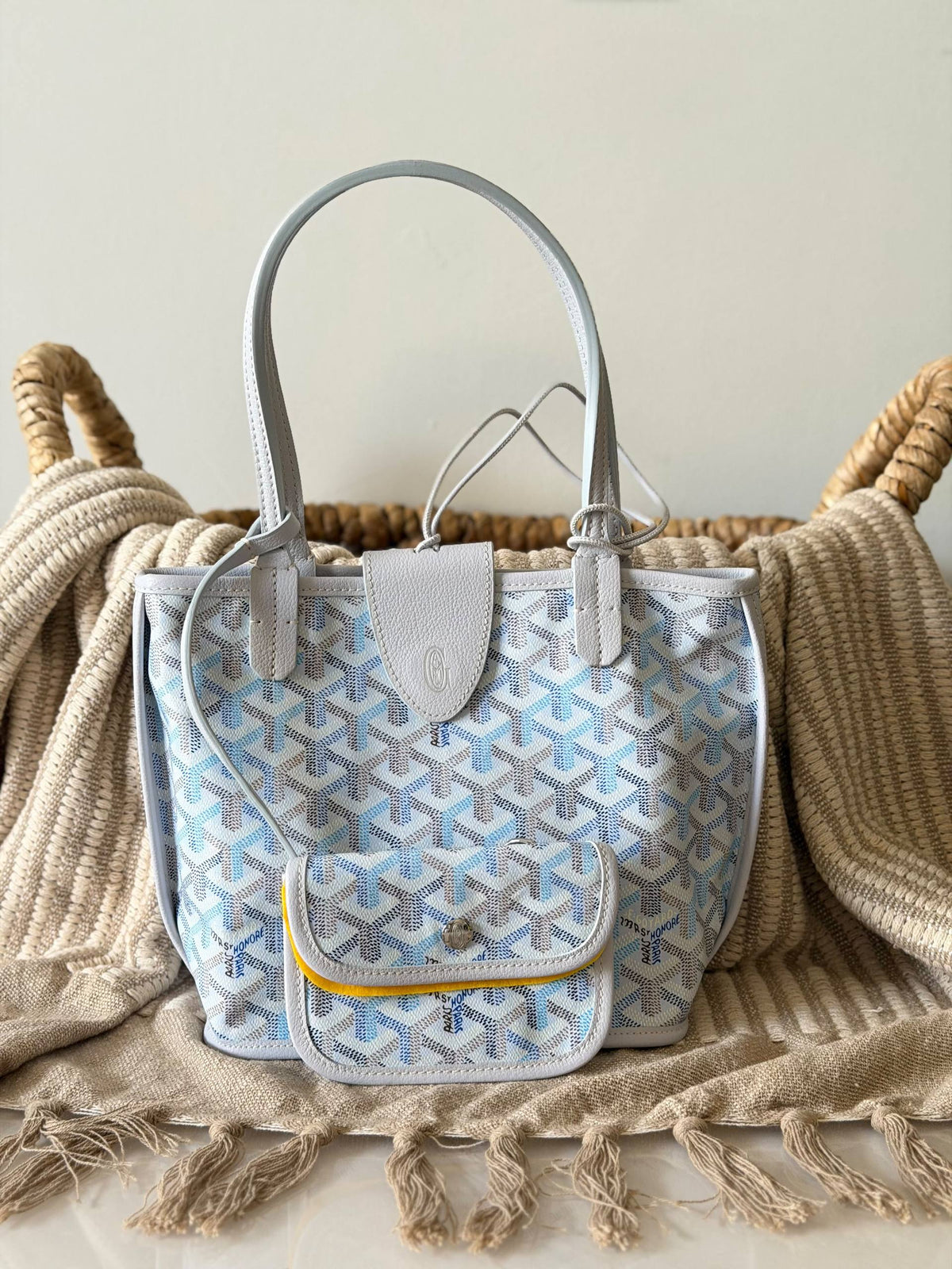 Goyard 
Vipp quality 
Size: 21 cm

For Price 👇 WhatsApp✅
0568585901 
0507557372
0552275751 Owner Zain 👌

Zain315
♥️♥️♥️