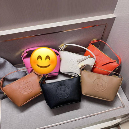 Hermes
22*14*8cm

With box 
🎁🎁🎁

60 dhs🪙🌨️

Zain17
♥️♥️♥️