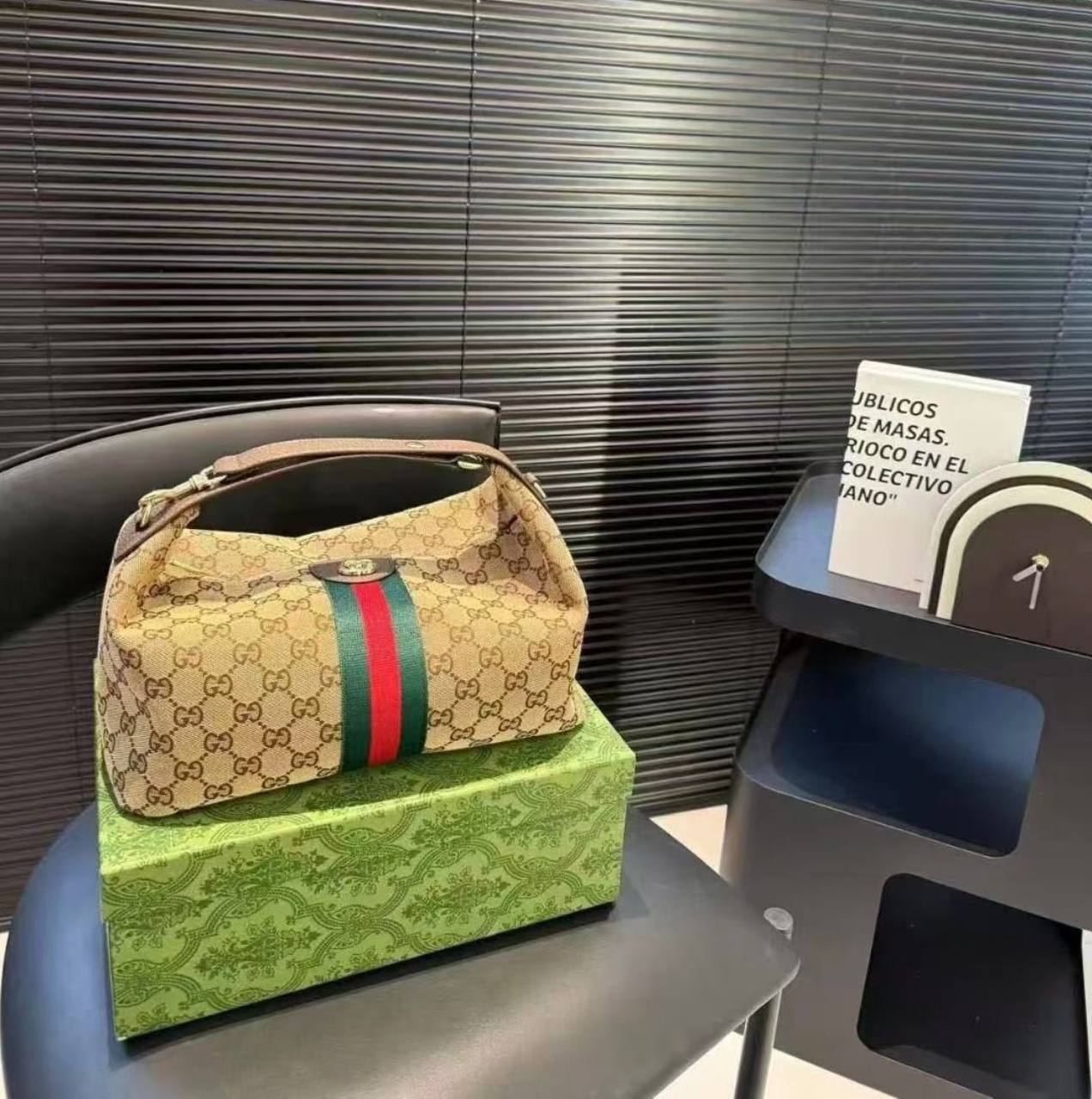 GUCCI 
COPY ONE 
WITH BOX 
140 dhs✅

Zain295
♥️♥️♥️