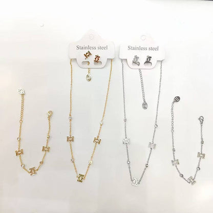 *STAINLESS STEEL SET❤️‍🔥*
Non tarnish 💯
Necklace ❤️
Bracelet 🦋
Earring 🍁

With normal boxes 📦 
And paper bag 🛍️
35 dhs💓

Zain216
♥️♥️♥️