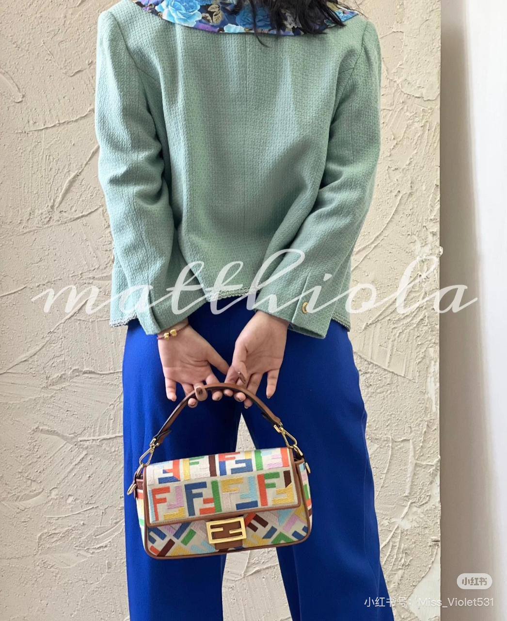 💝Fendi Baguette
1️⃣ First quality +box🎁 
Size : 26 *15 cm
95 dhs🪙🌨️

with box 🎁

Zain115
♥️♥️♥️