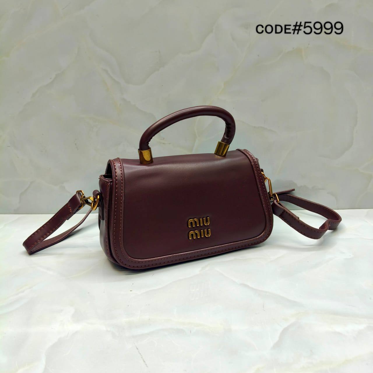 Miu Miu  ᴛᴏᴘ ʜᴀɴᴅ
ᴍᴀᴛᴛᴇ ʟᴇᴀᴛʜᴇʀ ᴍᴀᴛᴇʀɪᴀʟ
ᴡɪᴛʜ ʟᴏɴɢ ʙᴇʟᴛ sᴛʀᴀʟ
sɪᴢᴇ : 20 cm

65 dhs🪙💕

Zain31
♥️♥️♥️