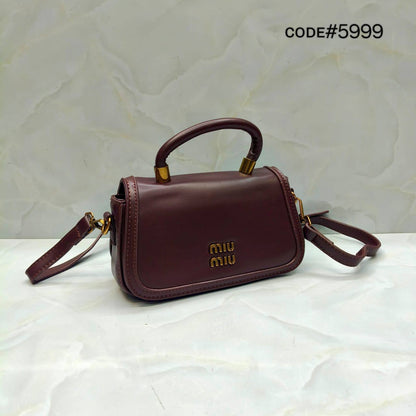 Miu Miu  ᴛᴏᴘ ʜᴀɴᴅ
ᴍᴀᴛᴛᴇ ʟᴇᴀᴛʜᴇʀ ᴍᴀᴛᴇʀɪᴀʟ
ᴡɪᴛʜ ʟᴏɴɢ ʙᴇʟᴛ sᴛʀᴀʟ
sɪᴢᴇ : 20 cm

65 dhs🪙💕

Zain31
♥️♥️♥️
