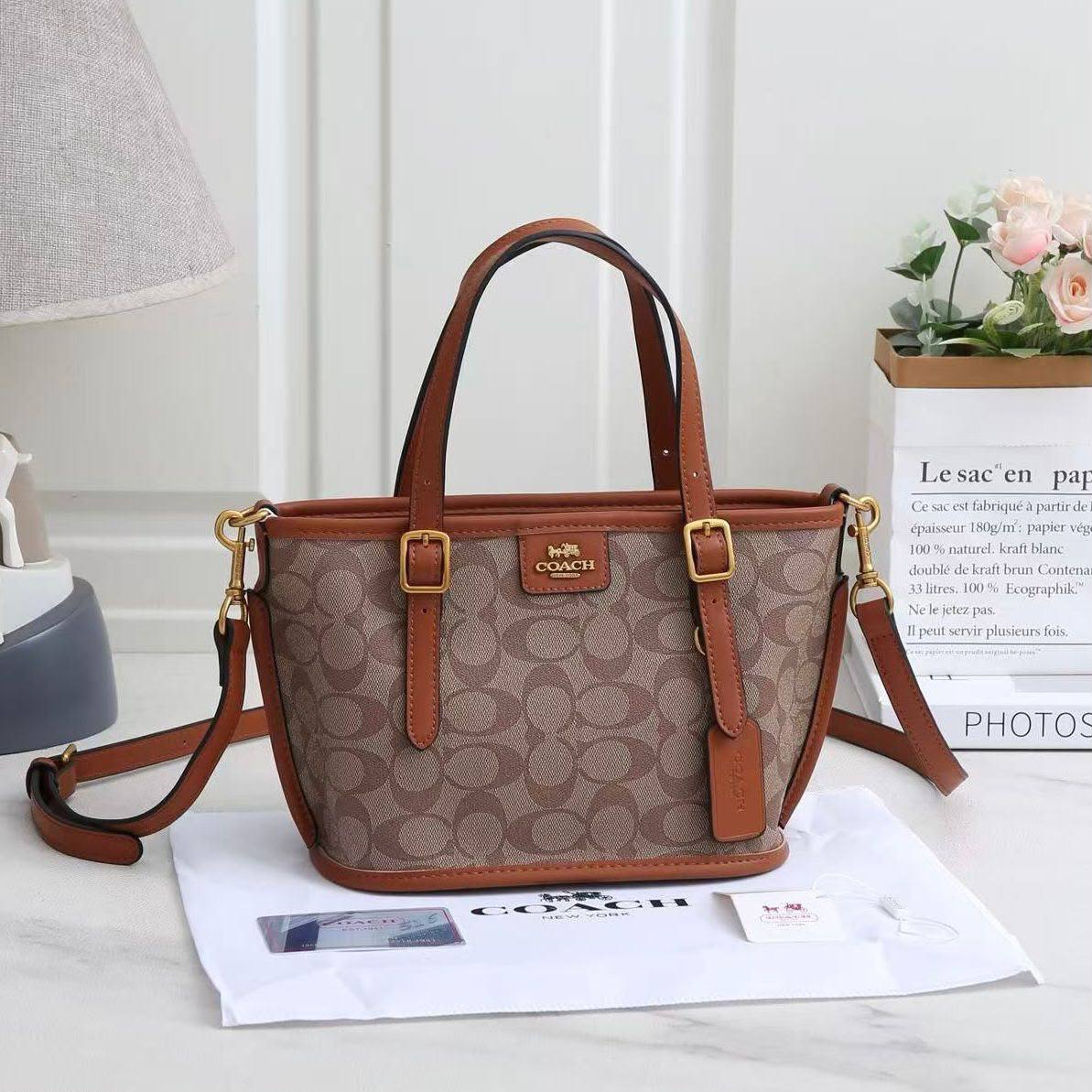 COACH 
HIGH QUALITY WITH BOX 
100 dhs🇦🇪🇦🇪

Zain295
♥️♥️♥️