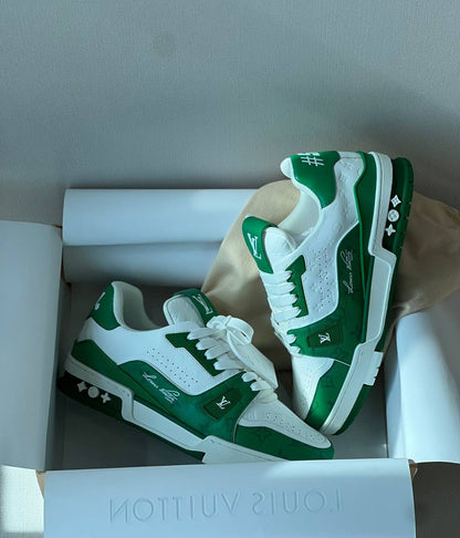 LOUIS VUITTON 
SUPER MASTER 
40-46
600 dhs🪙🖤

Zain43
♥️♥️♥️