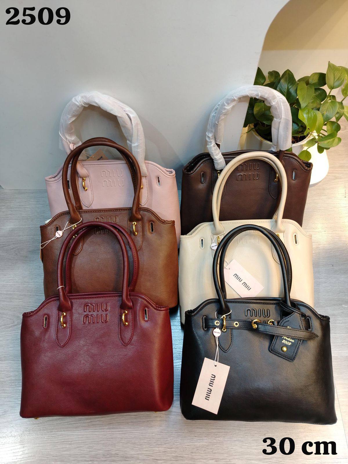 Miu Miu
105 dhs🌺

Zain107
♥️♥️♥️