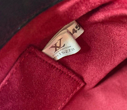 LV
NEW CAME GOOD QUALITY WITHBOX 
🎁🎁🎁

95 dhs🪙🌨️
SIZE : 28cm

Zain39
♥️♥️♥️