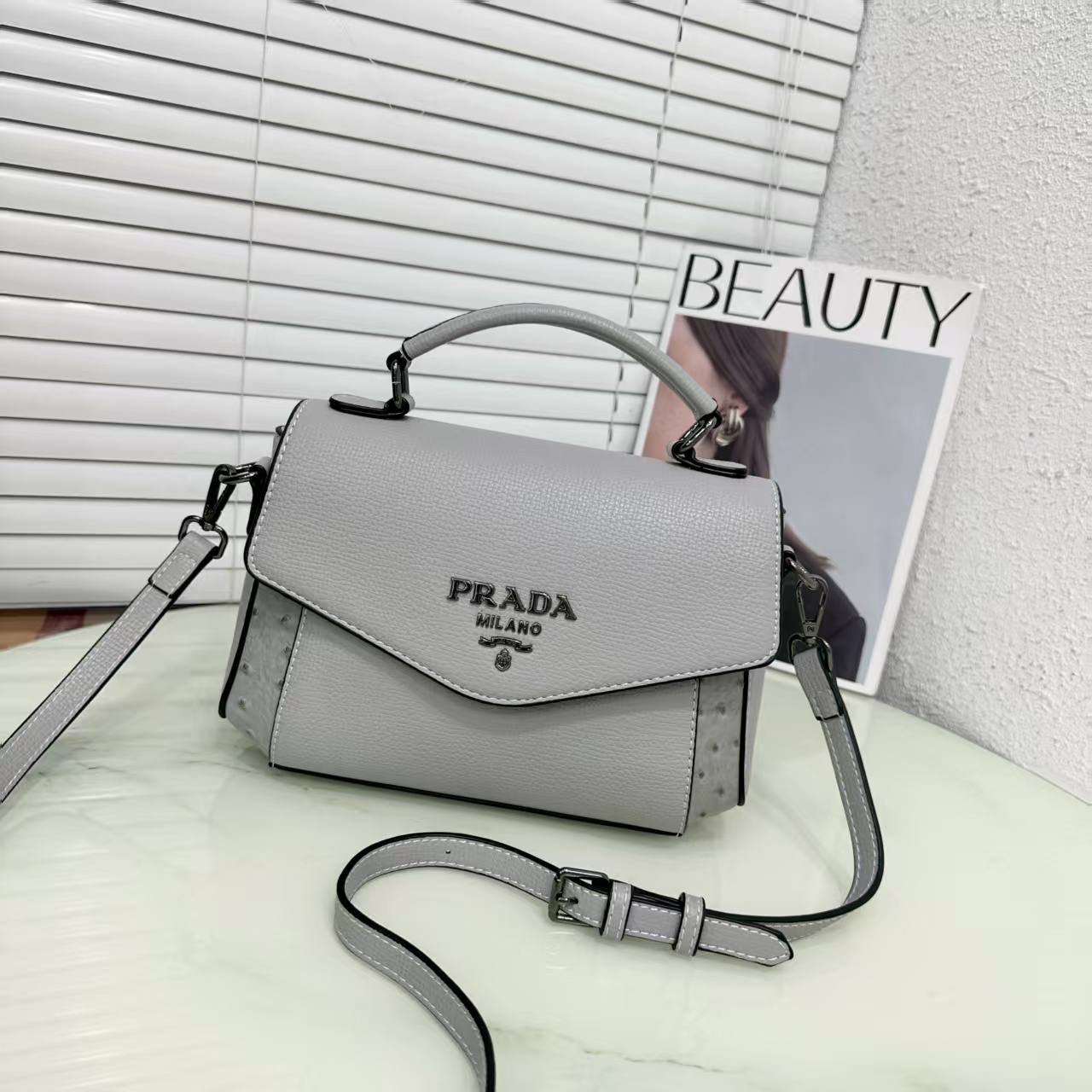 PRADA 
GOOD quality 
95 dhs✅

Zain200
♥️♥️♥️
