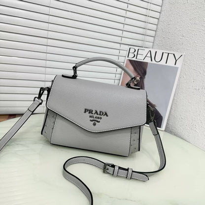 PRADA 
GOOD quality 
95 dhs✅

Zain200
♥️♥️♥️