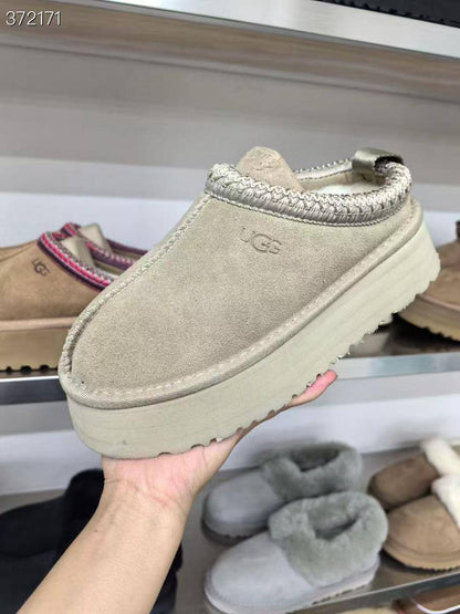 UGG
size 36-42 
115 dhs❣️

Zain132
♥️♥️♥️