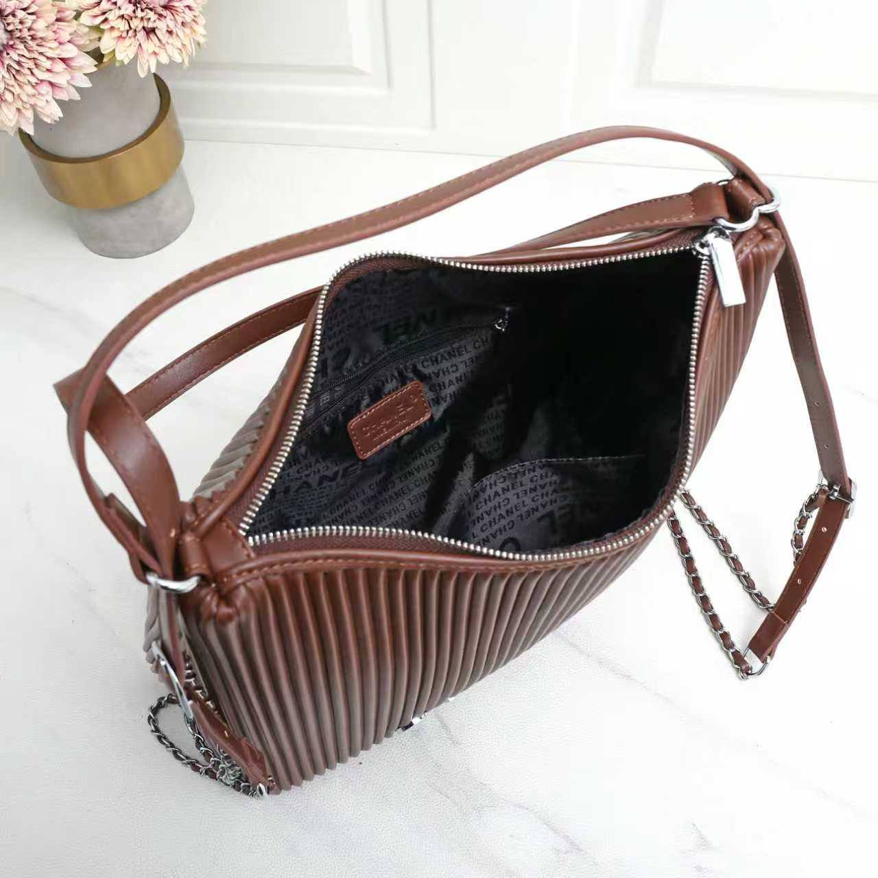CHANEL 
GOOD QUALITY
120 dhs✅

Zain200
♥️♥️♥️