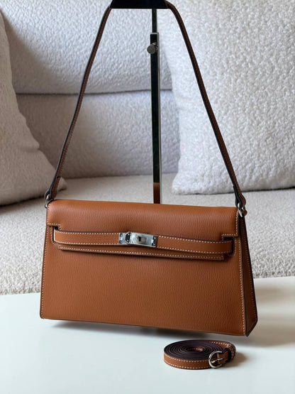 Hermes

 elan 27cm💥Master quality ✅with box📦

380 dhs✅

Zain52
♥️♥️♥️
