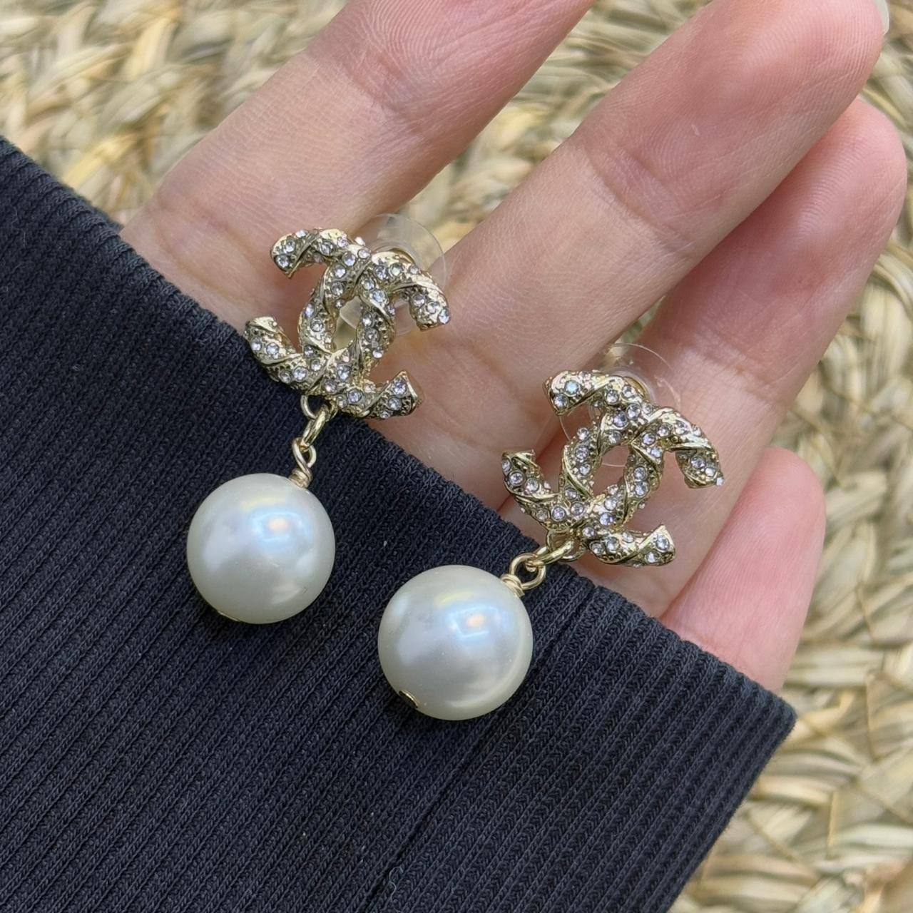 Chanel Earrings* 💎
Master quality 🎉

45 dhs❤️
normal box 📦

Zain48
♥️♥️♥️