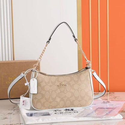 Coach
90 Dhs✅
With box
size 24×7×14cm

Zain42
♥️♥️♥️