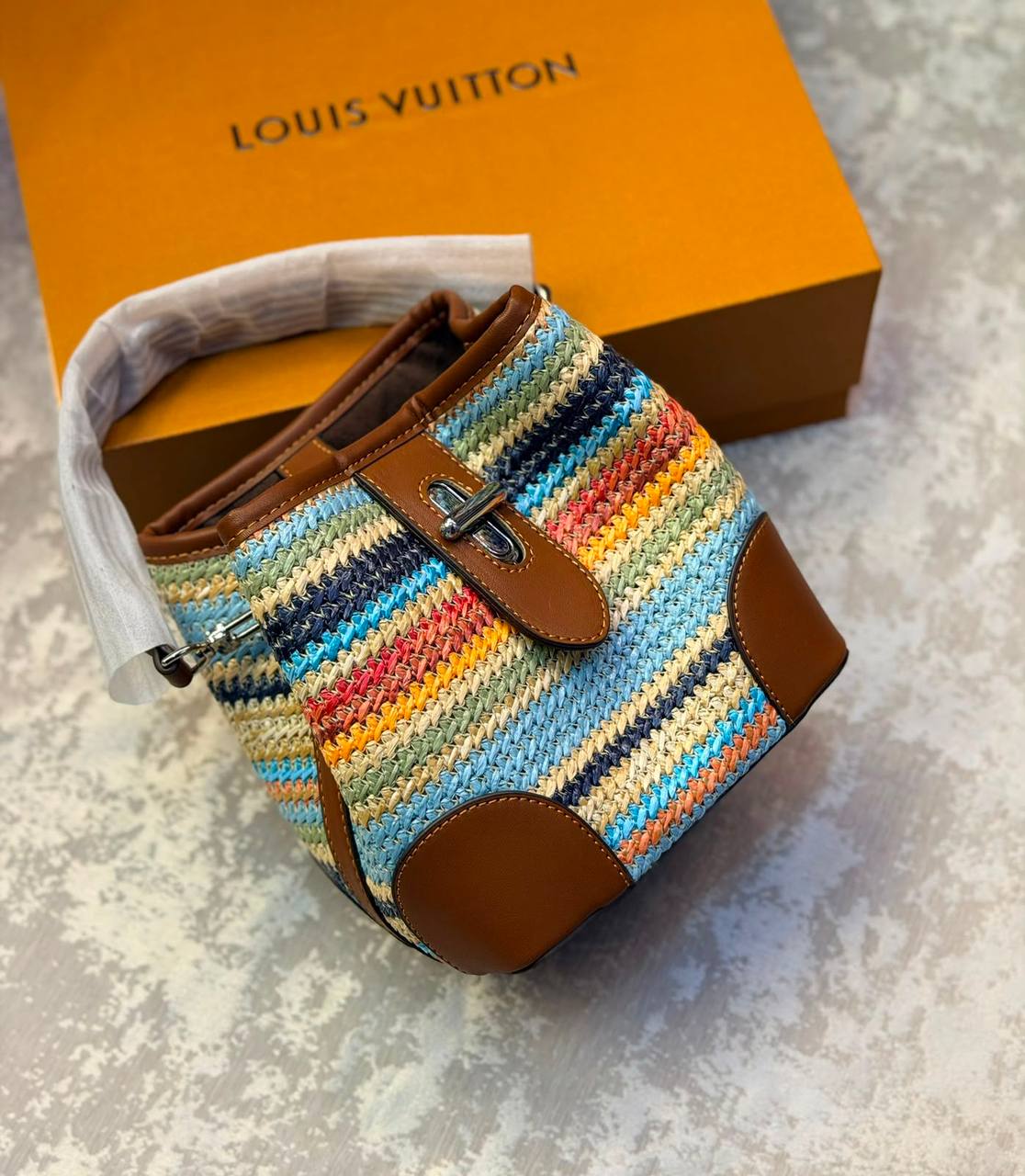 LV
230 dhs🇦🇪🇦🇪
With box

Zain175
♥️♥️♥️