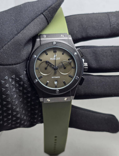 Hublot Men
*Chronograph working*
90 dhs🪙💕

Zain29
♥️♥️♥️