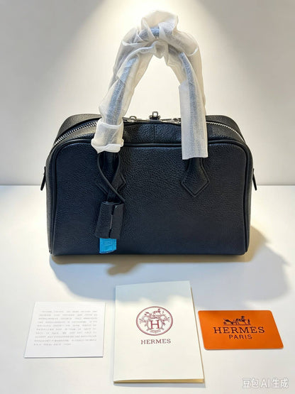 Hermes

SIZE 25cm

100 dhs🇦🇪🇦🇪

Zain200
♥️♥️♥️