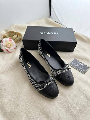 NEW CAMING
CHANEL SHOES
GOOD QUALITY 
Size 36-41
100 dhs🇦🇪🇦🇪

Zain40
♥️♥️♥️