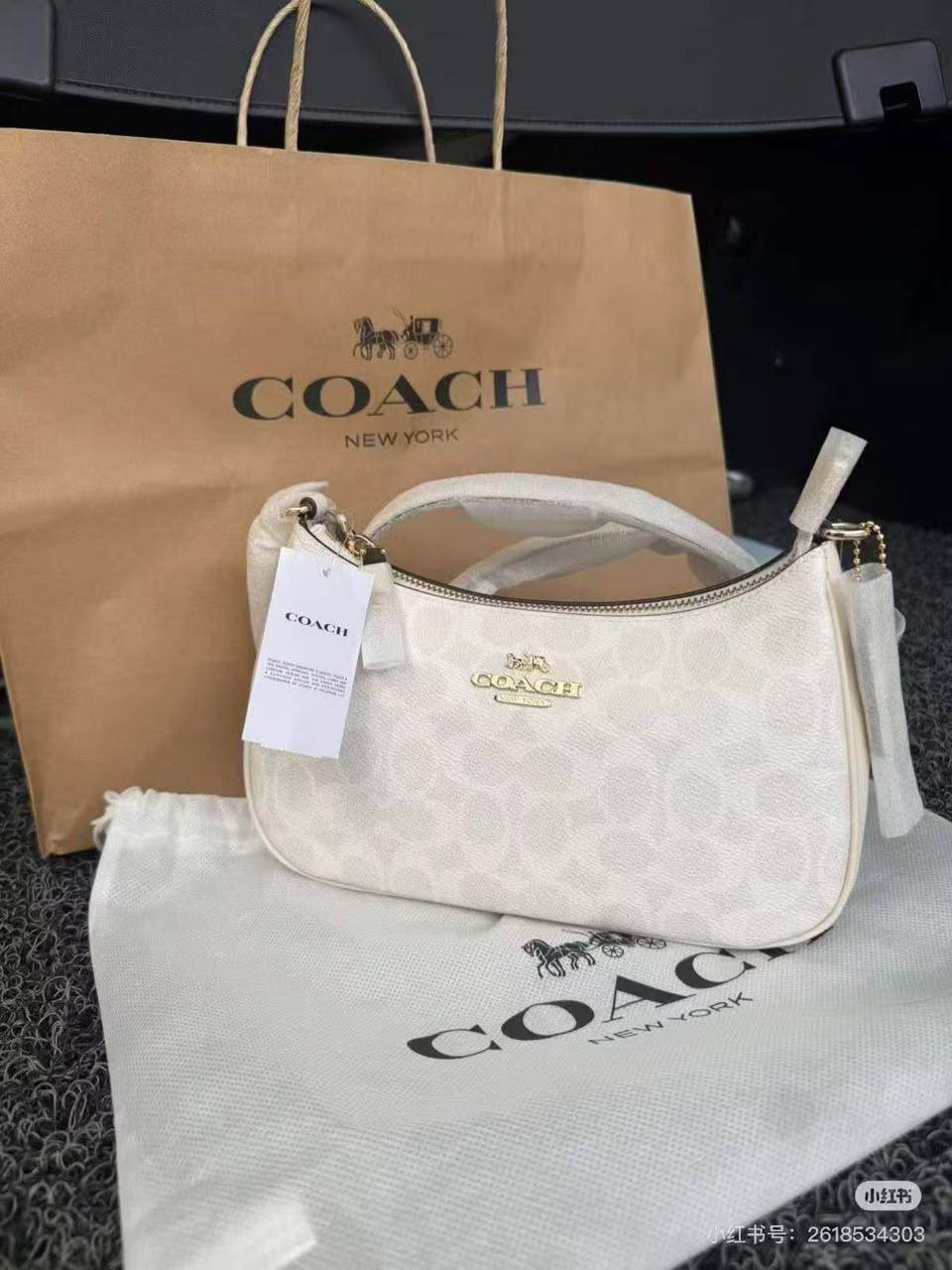 COACH

Size  26cm

Withbox

100 dhs✅

Zain04
♥️♥️♥️