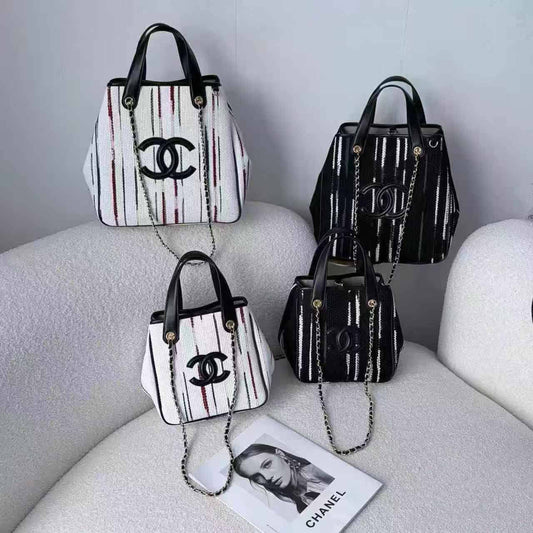 Chanel new arrival 

30cm=260🇦🇪🇦🇪

21cm=230🇦🇪🇦🇪

Zain228
♥️♥️♥️